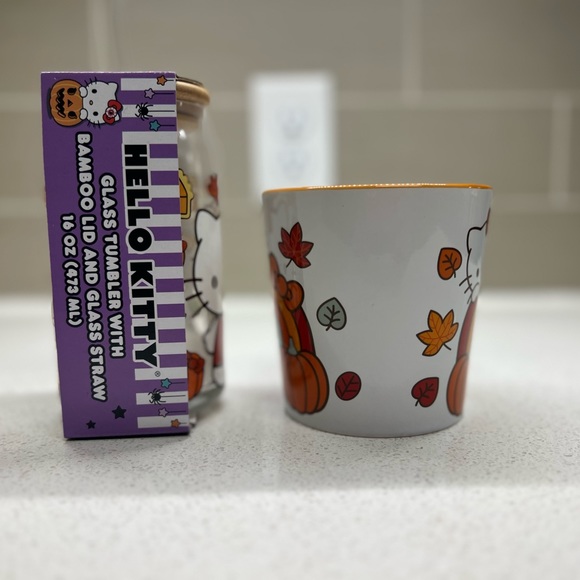 Hello Kitty Fall - Picture 3 of 5